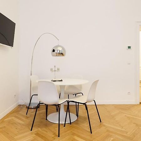 Franz 21 - Typical Viennese Apartment In The Heart Of Wien Eksteriør billede