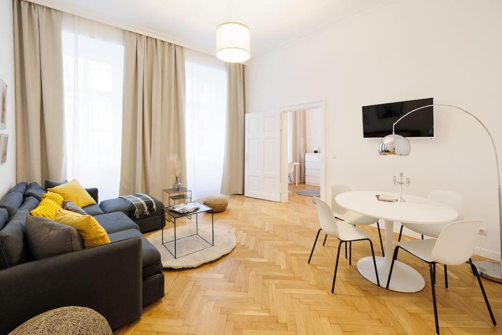 Franz 21 - Typical Viennese Apartment In The Heart Of Wien Eksteriør billede
