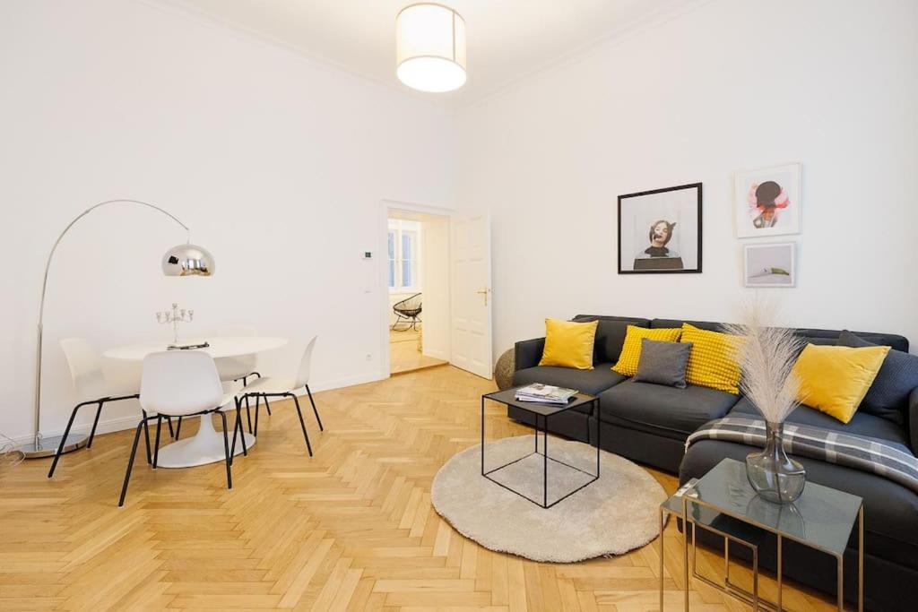 Franz 21 - Typical Viennese Apartment In The Heart Of Wien Eksteriør billede