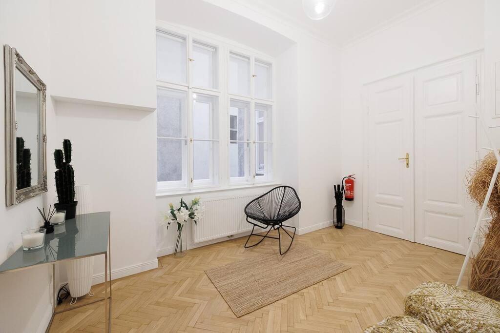 Franz 21 - Typical Viennese Apartment In The Heart Of Wien Eksteriør billede